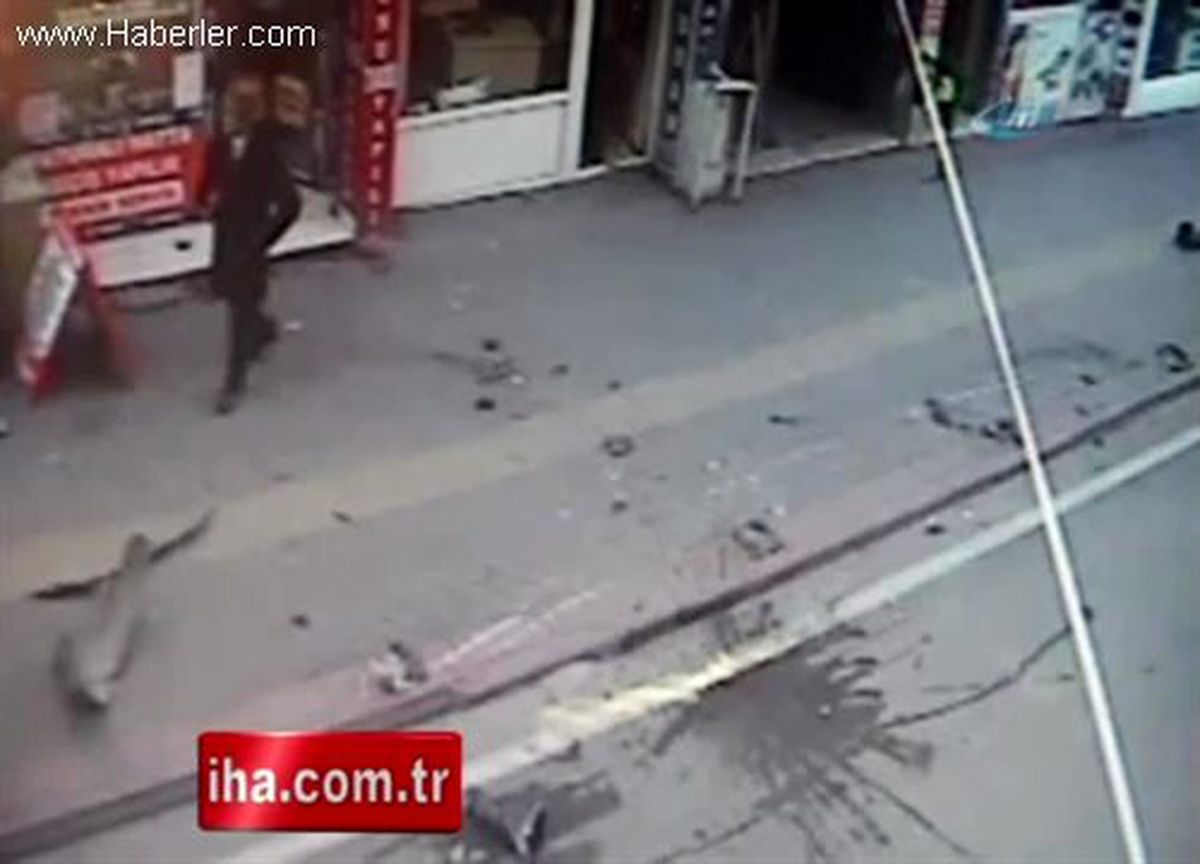 Önce Kontrolden Çıktı Sonra Kaldırıma