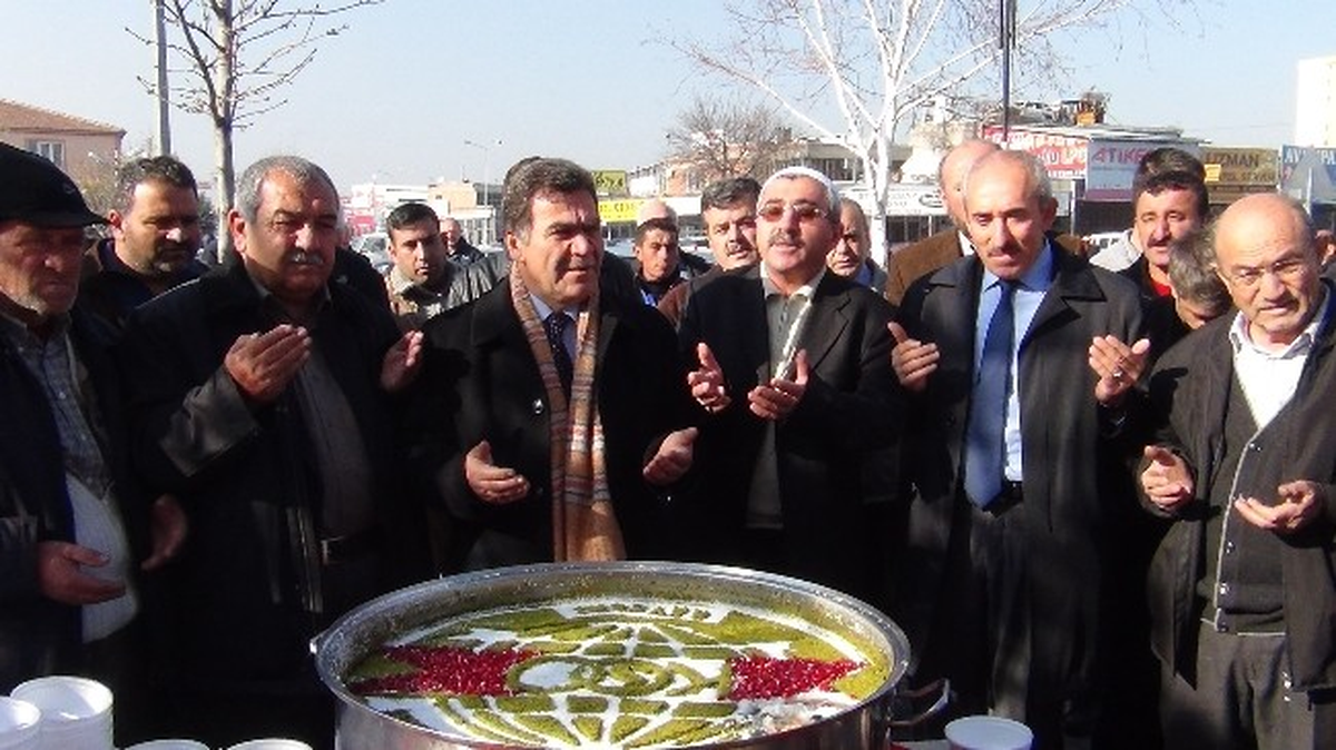 Oto Sanatkarları Odasından Esnafa Aşure İkramı