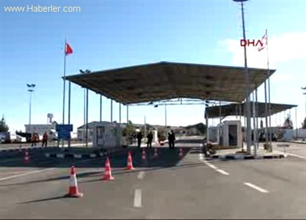 Rum Çiftçiler Traktörleri ile Bostancı Sınır Kapısında Eylem Yaptı
