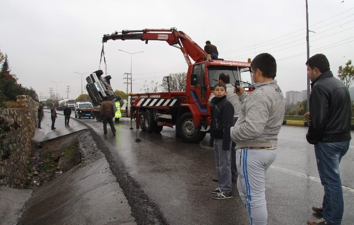 Sağanak Yağış Kaza Getirdi