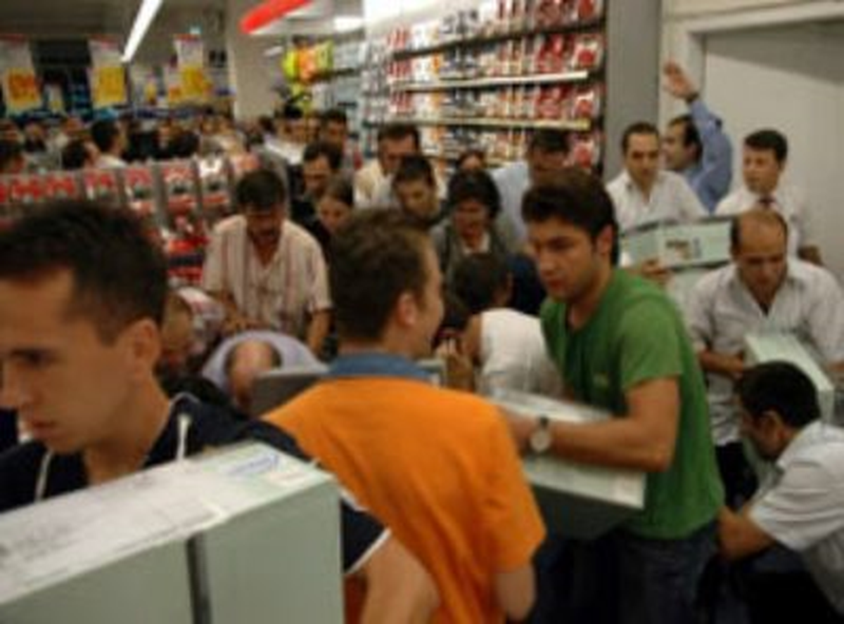 Bursa\'da Teknoloji Mağazasının Açılışına Yoğun İlgi