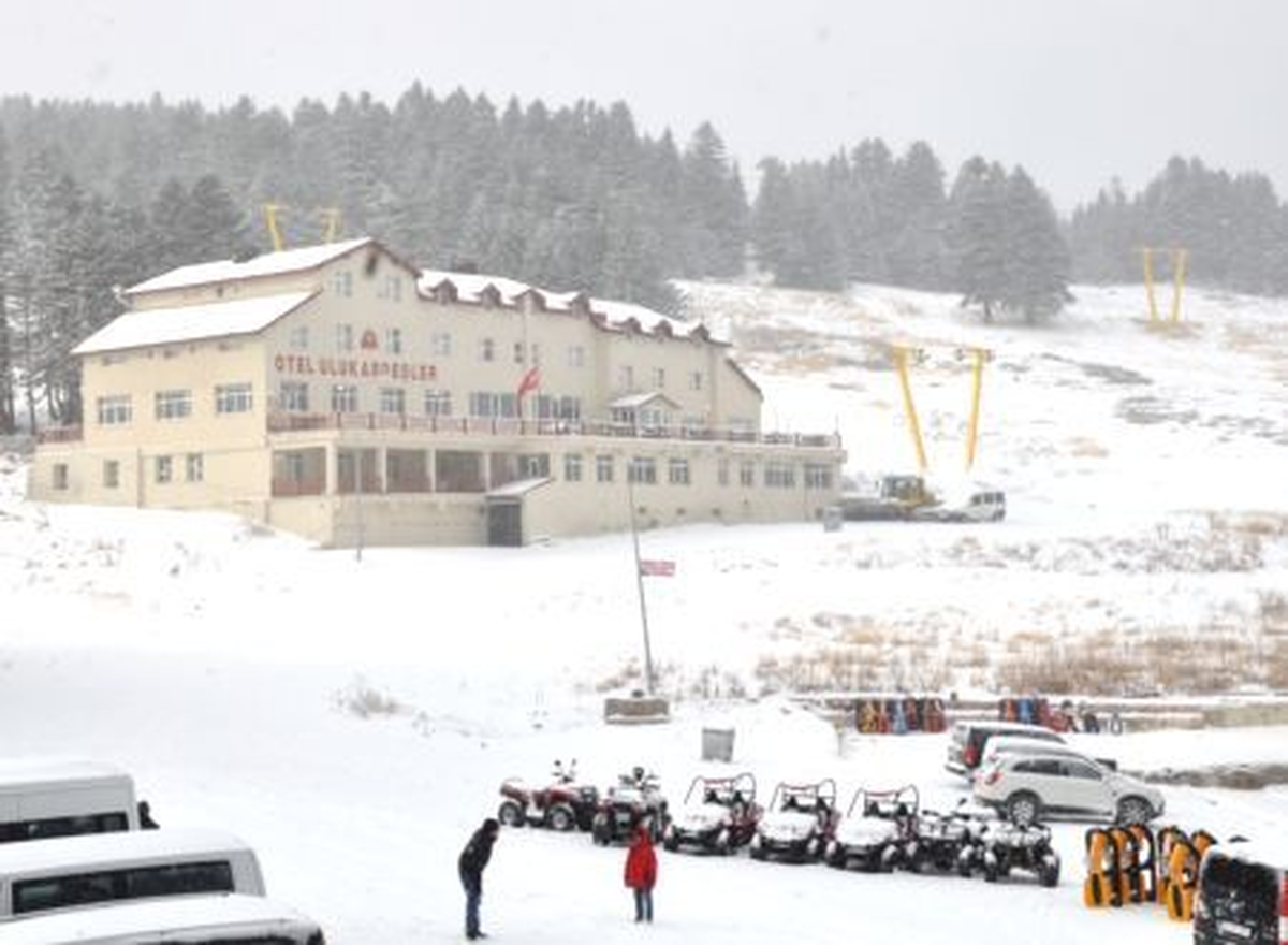Uludağ\'da Turistler Karın Keyfini Çıkardı