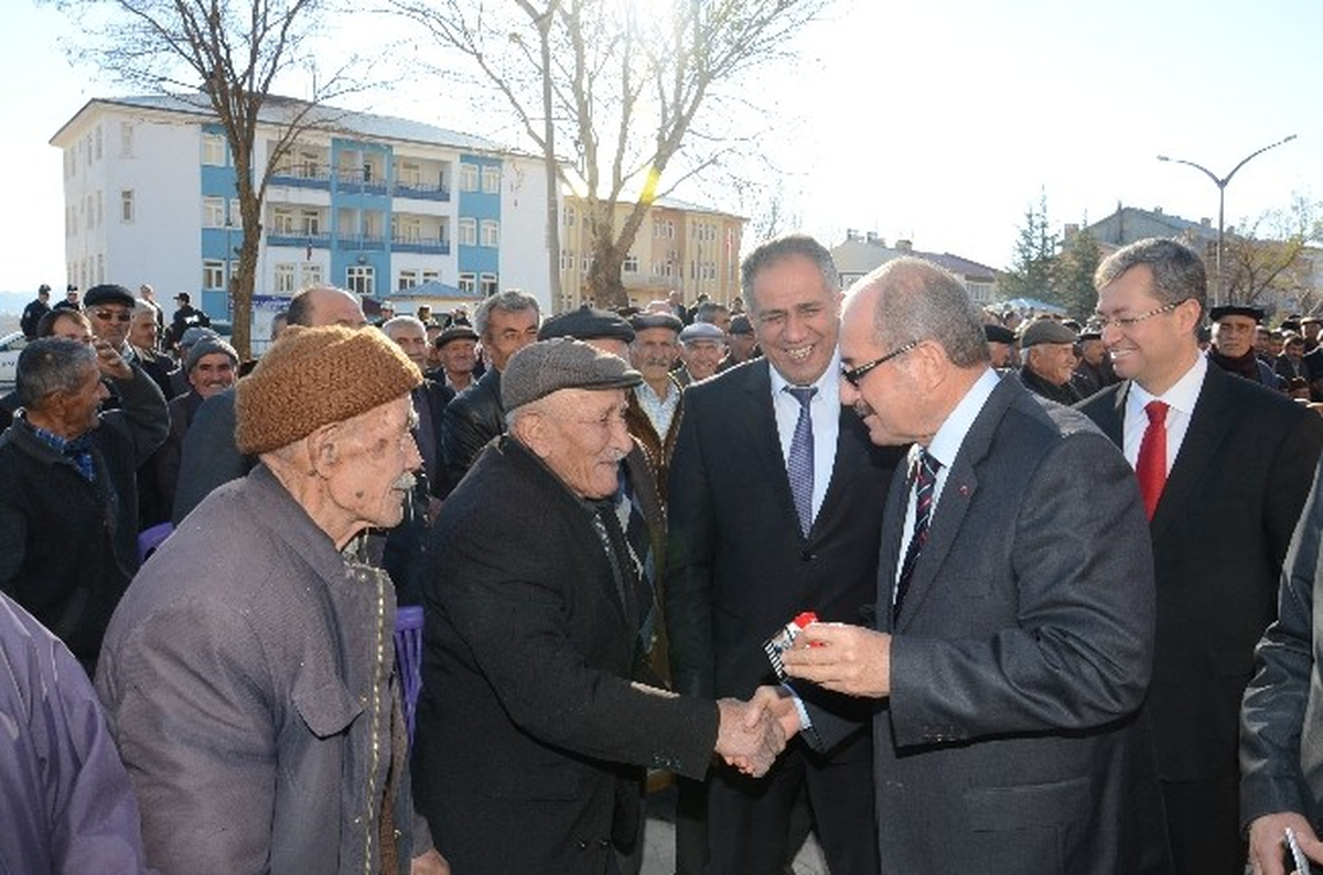 Vali Kocatepe\'den Yaşlılara Sigara Uyarısı