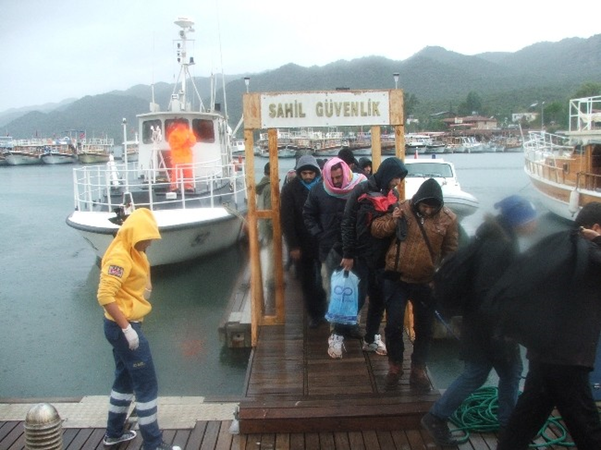 Yarımadada Mahsur Kalan Mülteciler Sahil Güvenlik Tarafından Kurtarıldı