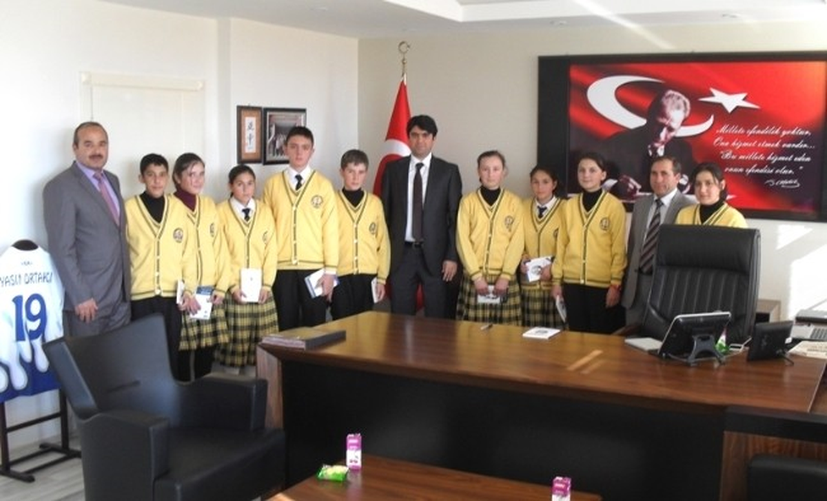 Yatılı Öğrencilerden Selendi Kaymakamına Ziyaret