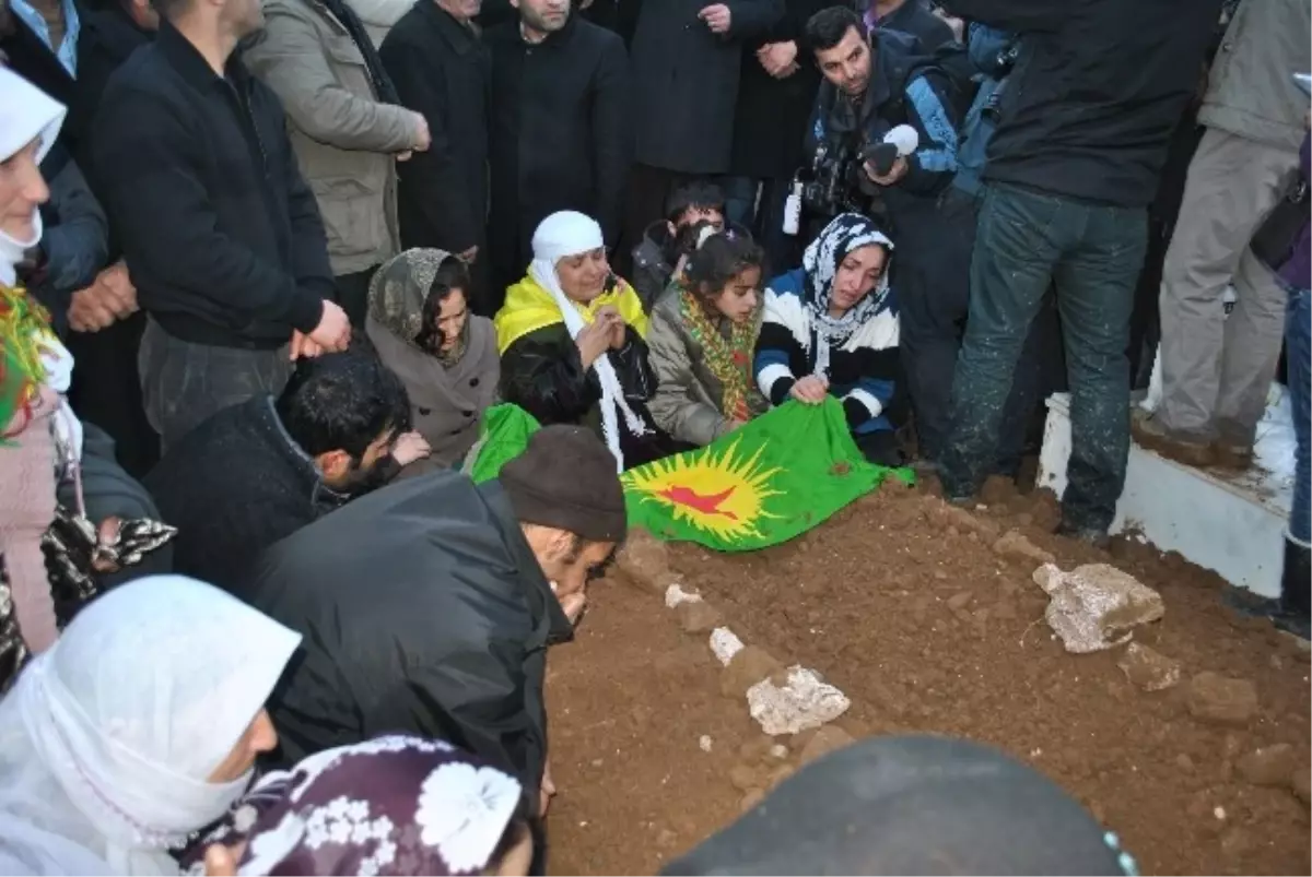 Yüksekova\'da Ölen 2 Kişi Otopsinin Ardından Toprağa Verildi