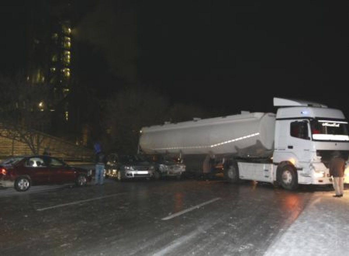 Eskişehir\'de Zincirleme Trafik Kazaları: 13 Yaralı