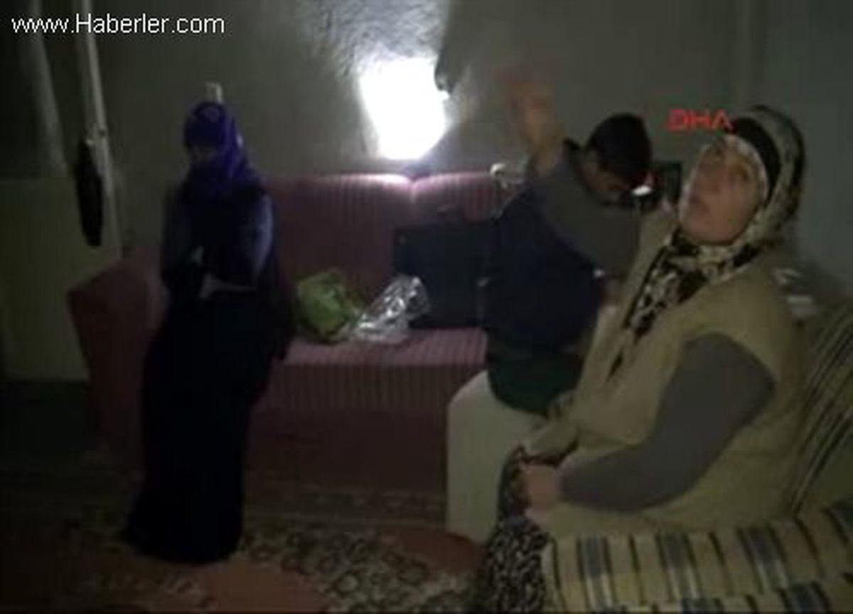 3 Yıldır Karanlıkta Yaşıyorlar