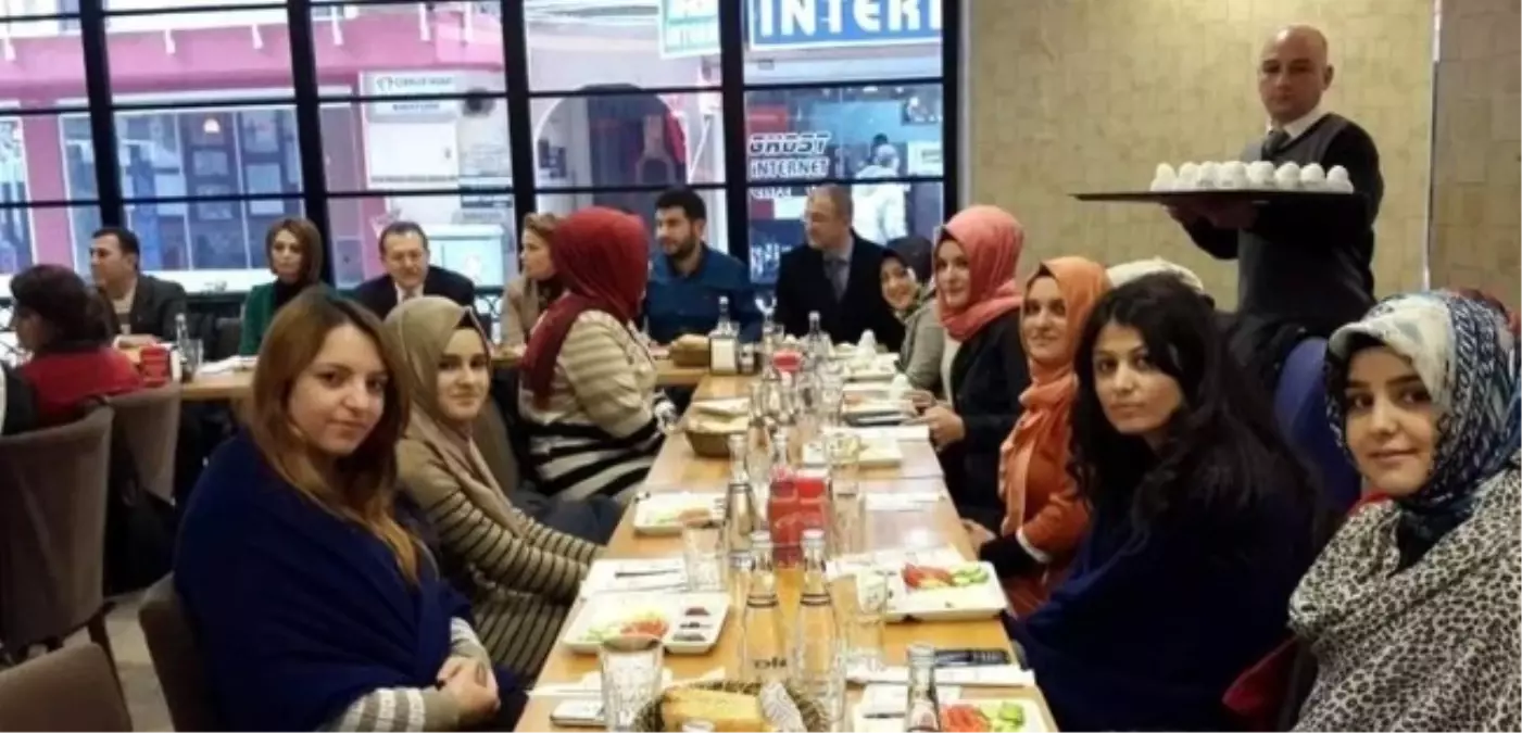 Ak Kadınlar Edip Uğur ile Kahvaltıda Buluştu