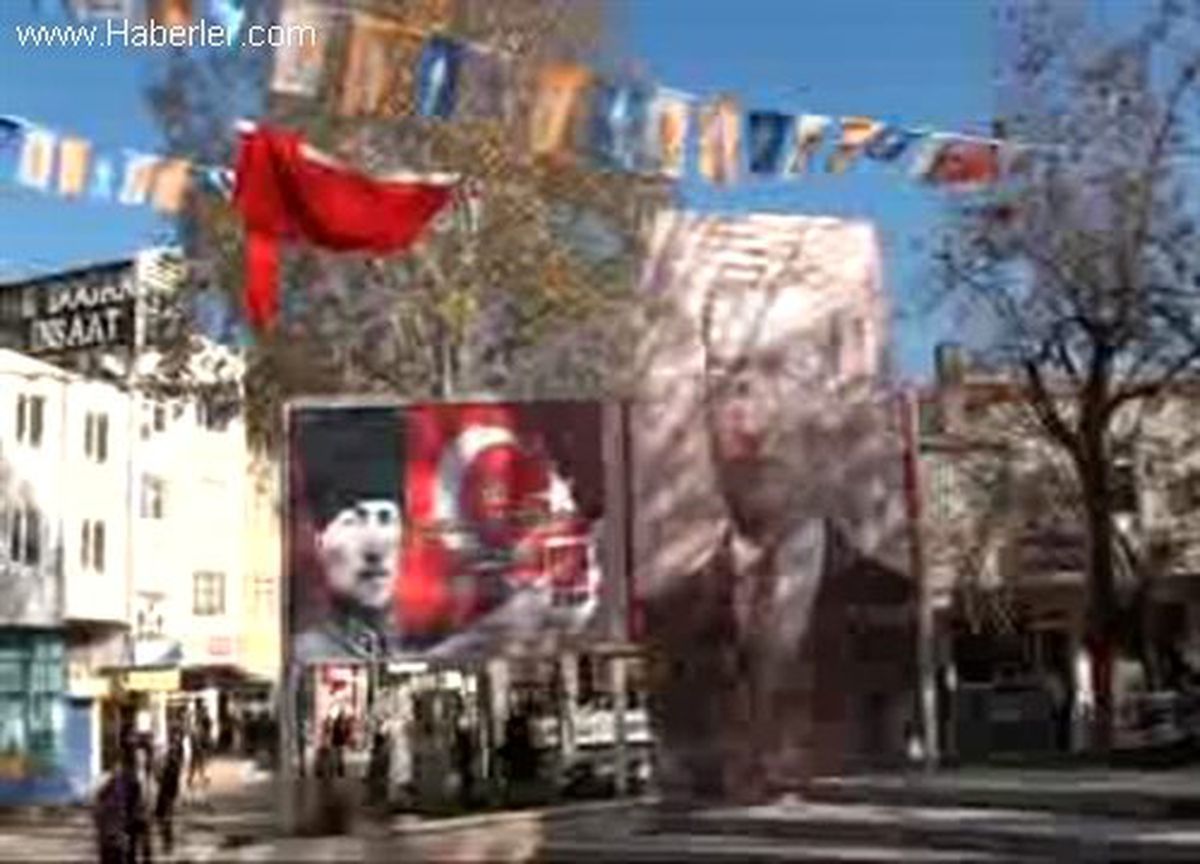 AKP, MHP\'nin \'Türkistan\'a Hoşgeldiniz\' Afişini Kapattı