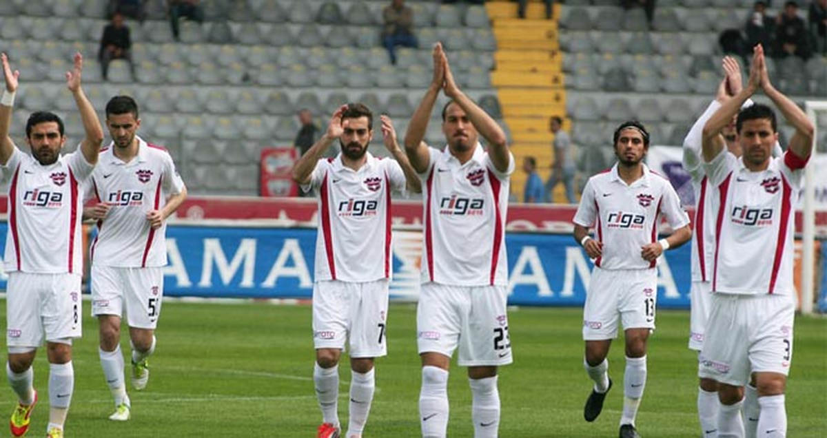 Antep\'te Futbolcular Alacaklı