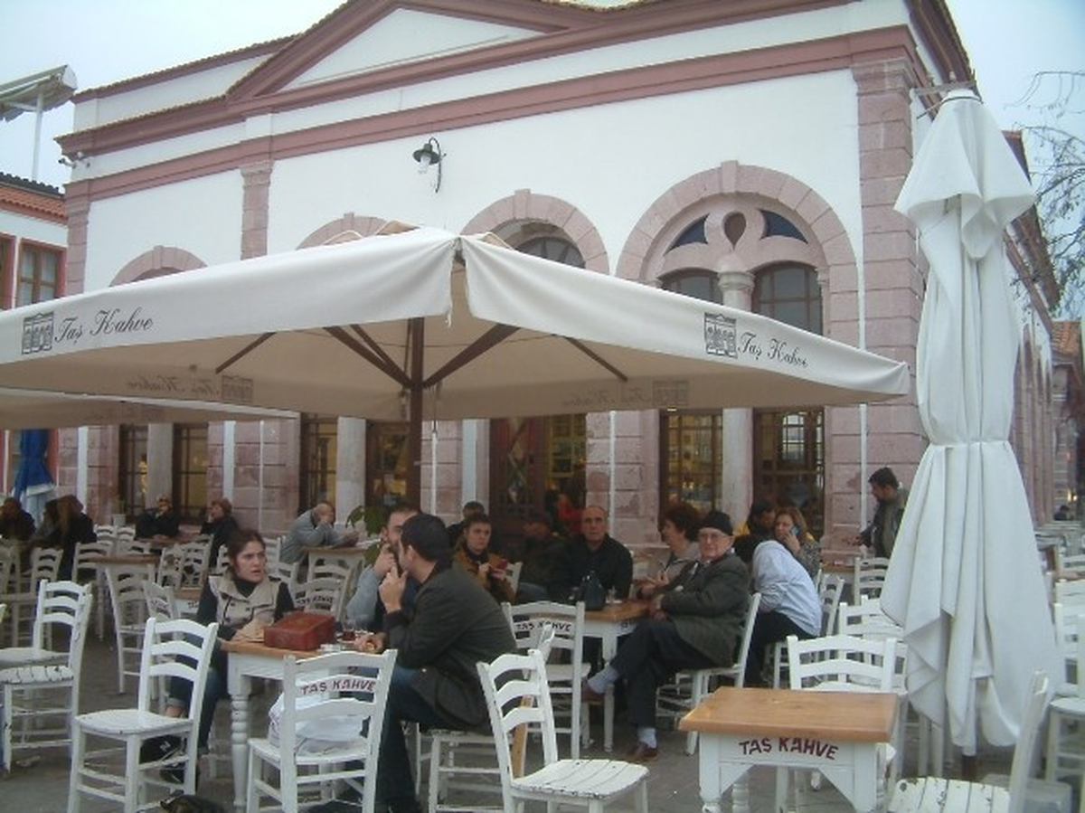 Ayvalık'a 200 Yıllık Taş Kahve