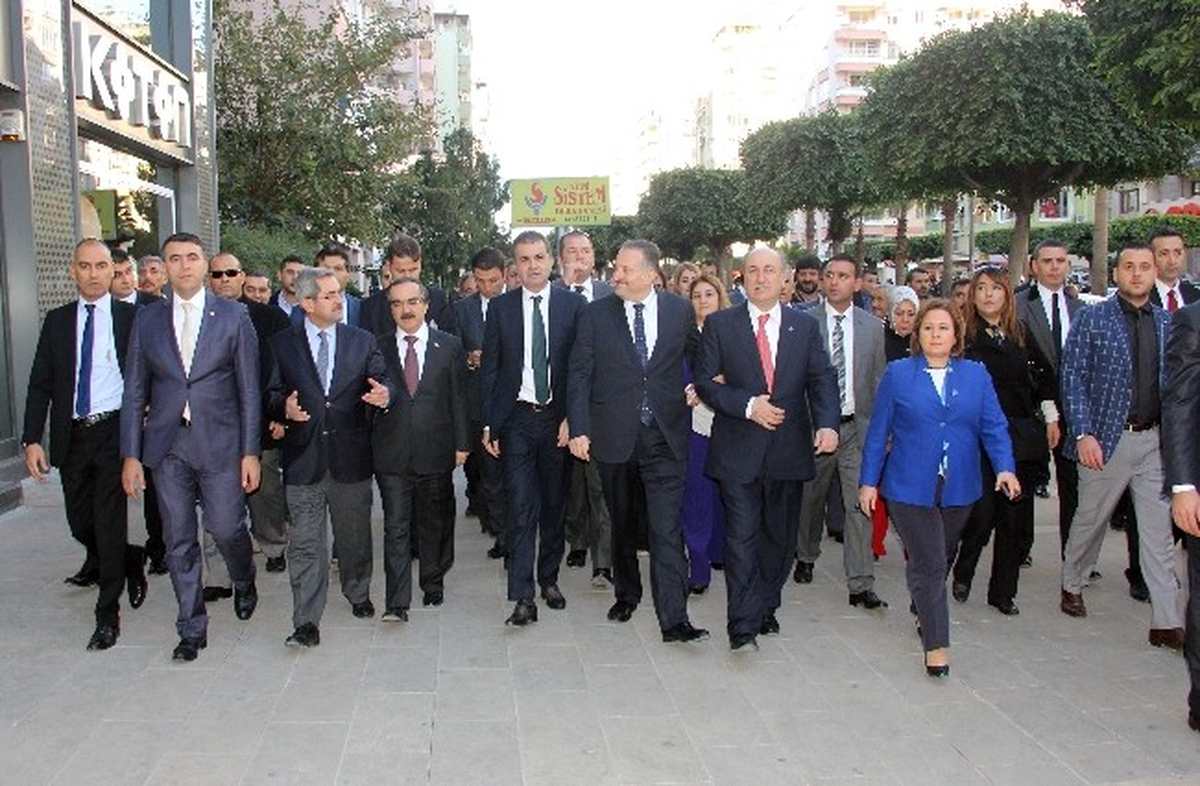Bakan Çelik, Adana Sokaklarında Çocukluğuna Geri Döndü