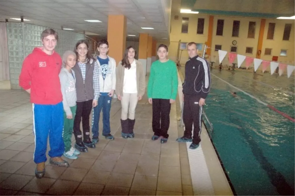 Balıkesir\'in Yıldız Kulaçları Türkiye Şampiyonasına Hazır