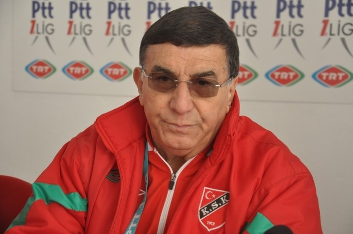 Balıkesirspor, Karşıyaka\'yı 4 Golle Geçti