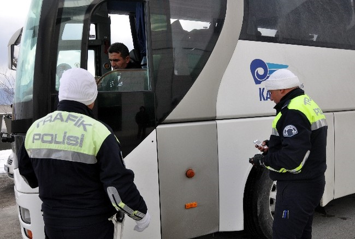 Bolu\'da Yolcu Otobüslerinin Kış Lastikleri Kontrol Edildi
