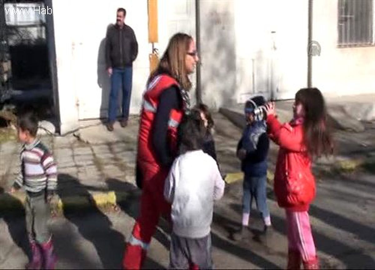 Bulgaristan Kızılhaçı, Sofya\'daki sığınmacı çocuklarına el uzattı