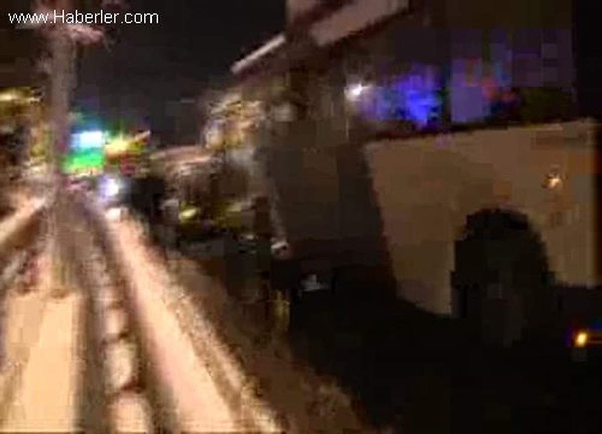 Buzlanan Isıtmalı Bulvarda Meydana Gelen Kazalar Kamerada 1