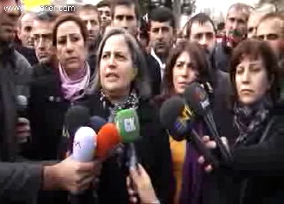 Diyarbakır\'da Bombalı Saldırı: 4 Polis Yaralandı