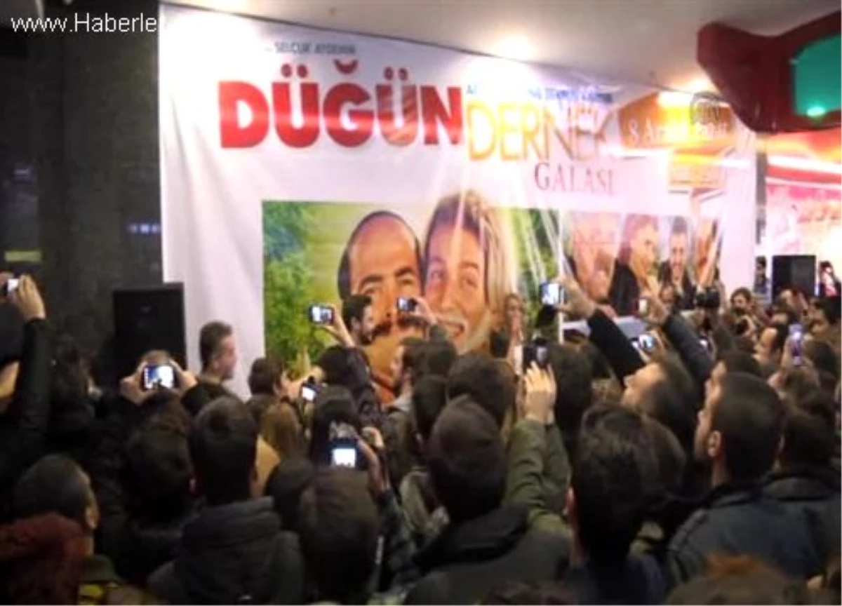"Düğün Dernek" filminin oyuncuları, Eskişehir\'de söyleşiye katıldı