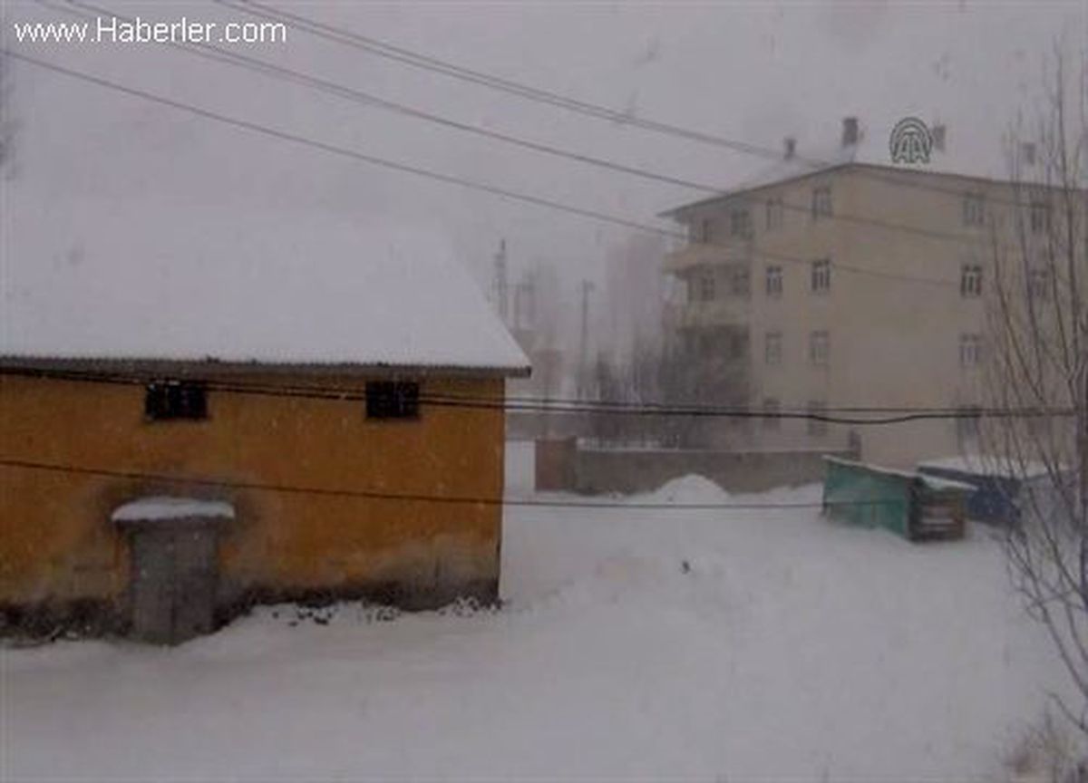 Eleşkirt\'te 30 köy yolu ulaşıma kapandı