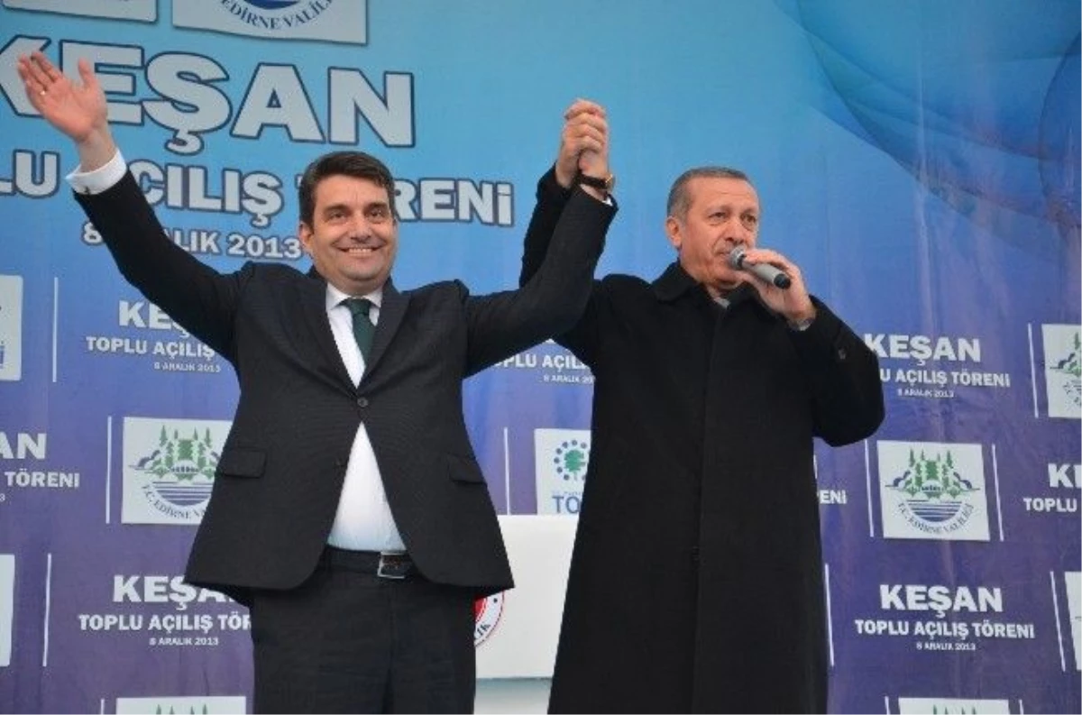 Erdoğan: "Bu bayrağın üzerine bayrak asla"