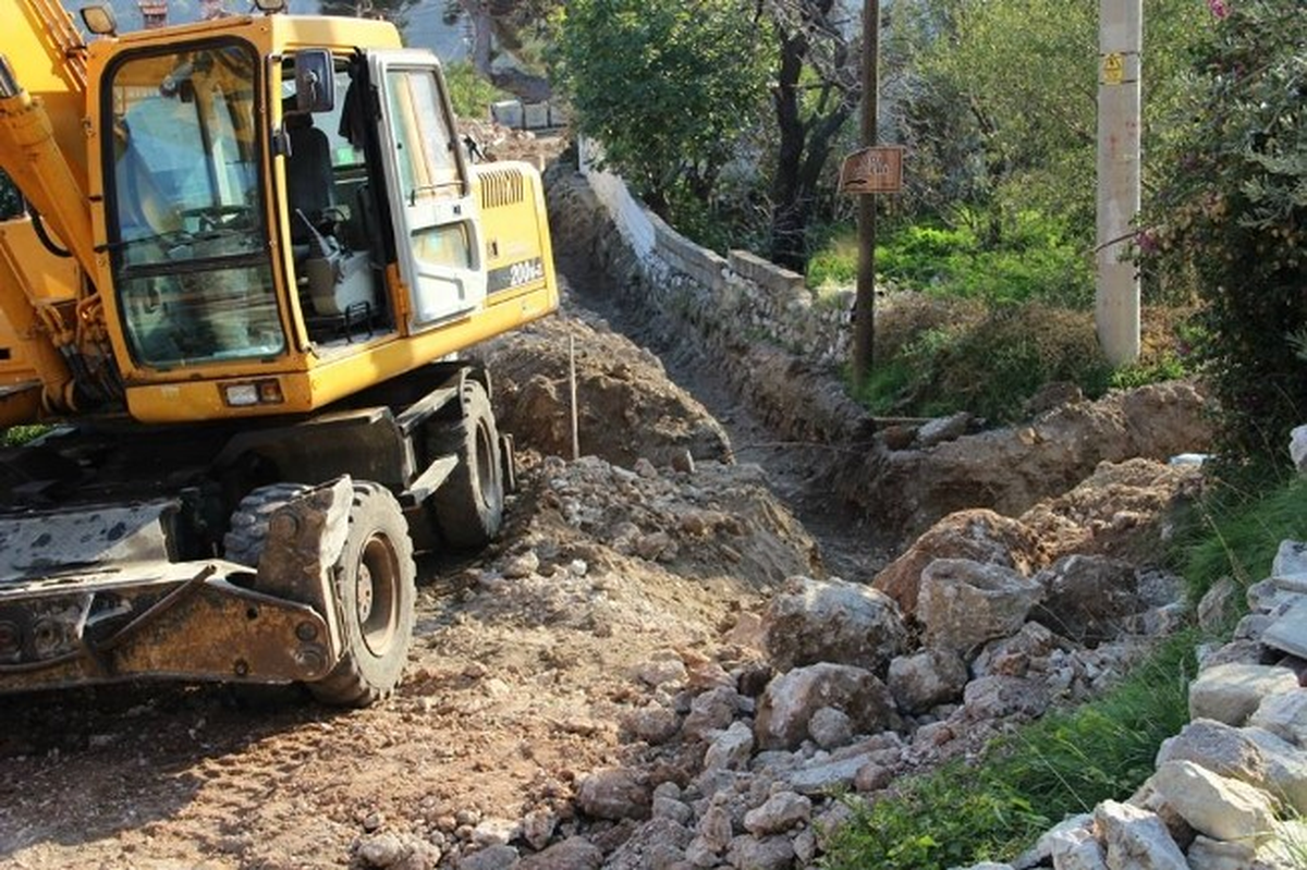 Eski Karaburun\'un Alt Yapısı Yenileniyor