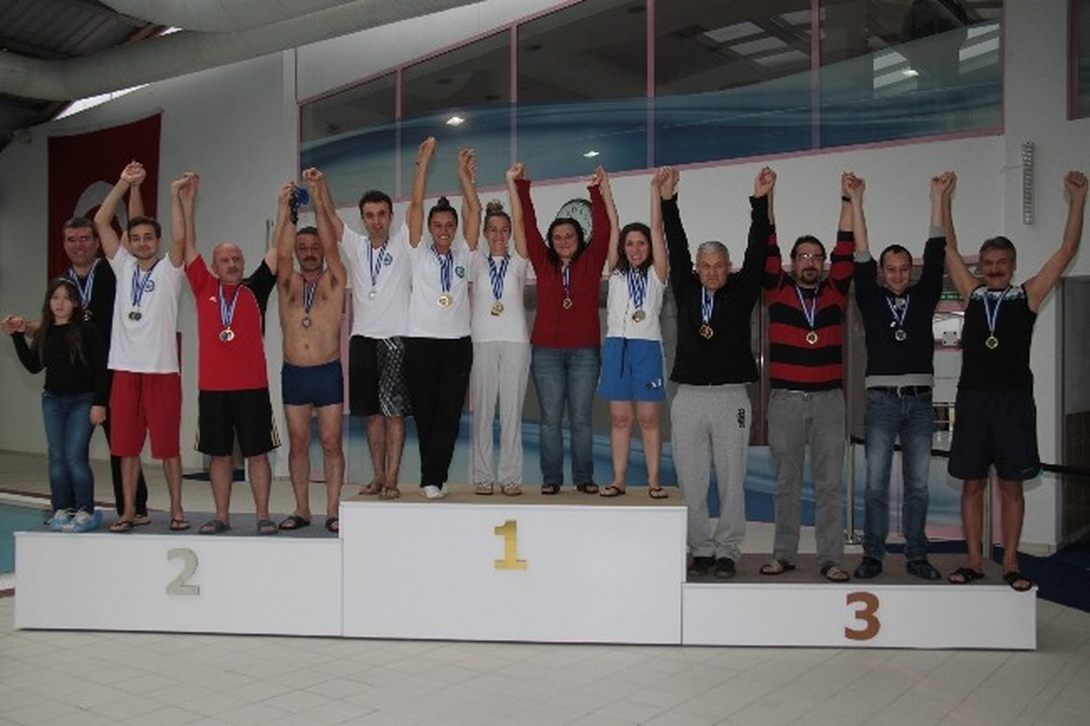 Eskişehir\'de "Masterlar Yüzme İl Birinciliği Yarışları" Yapıldı