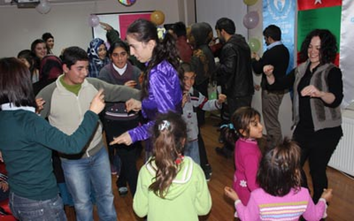 Gençlerden Engelli Çocuklara Sürpriz