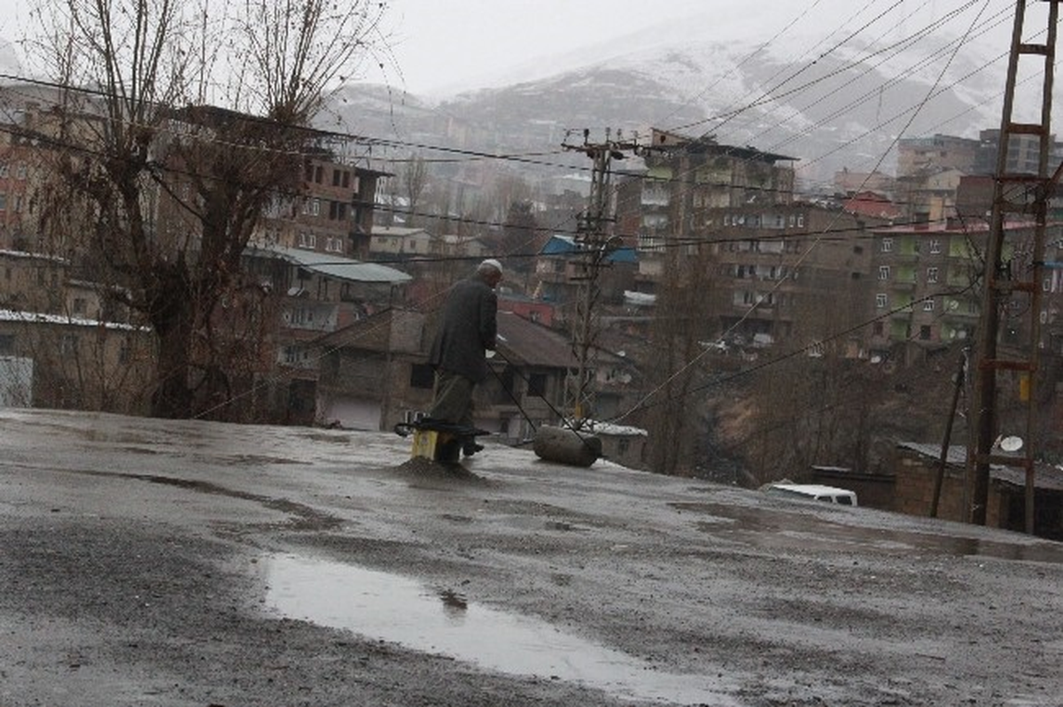 Hakkari\'de Yağışlar Etkisini Sürdürüyor