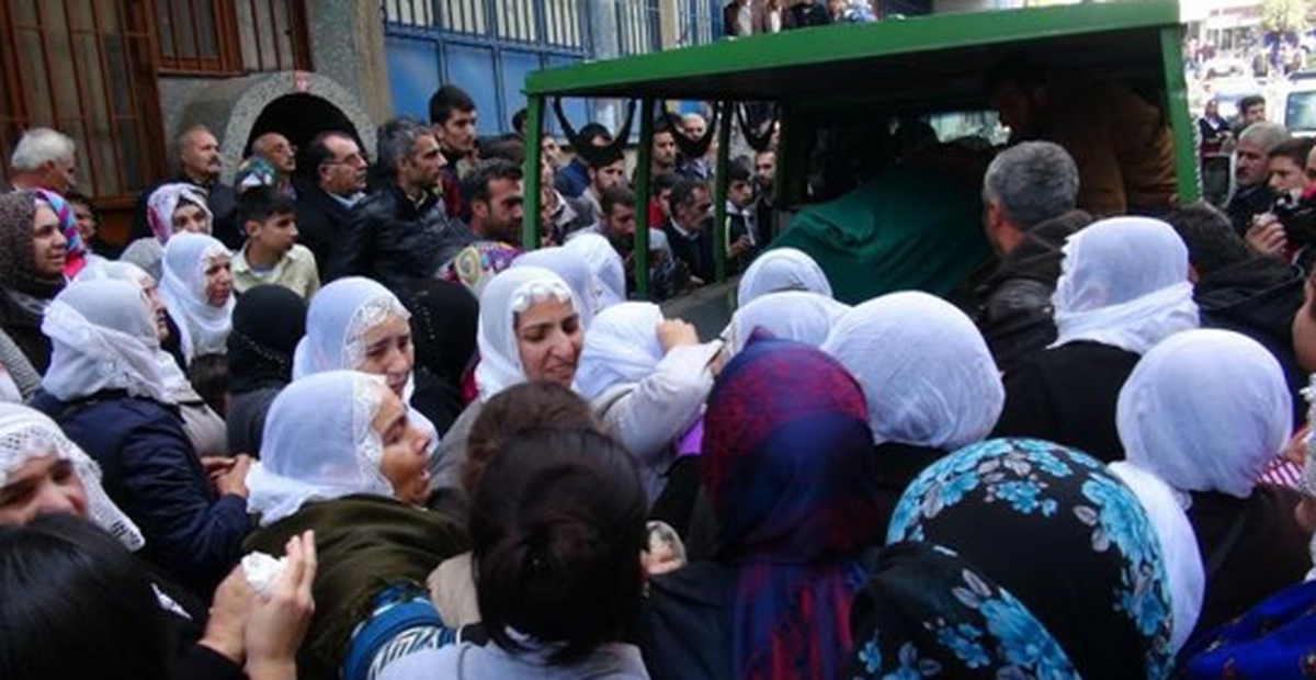 Kamerada Erkek Bacağı Görünce Eşini Öldürdü