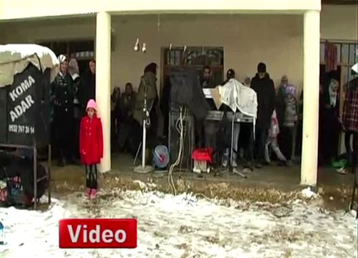 Kır Değil Kar Düğünü