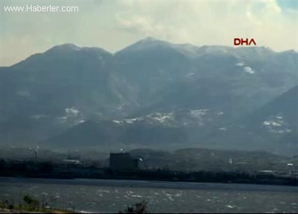 Kocaeli\'nin Yüksek Kesimleri Beyaza Büründü
