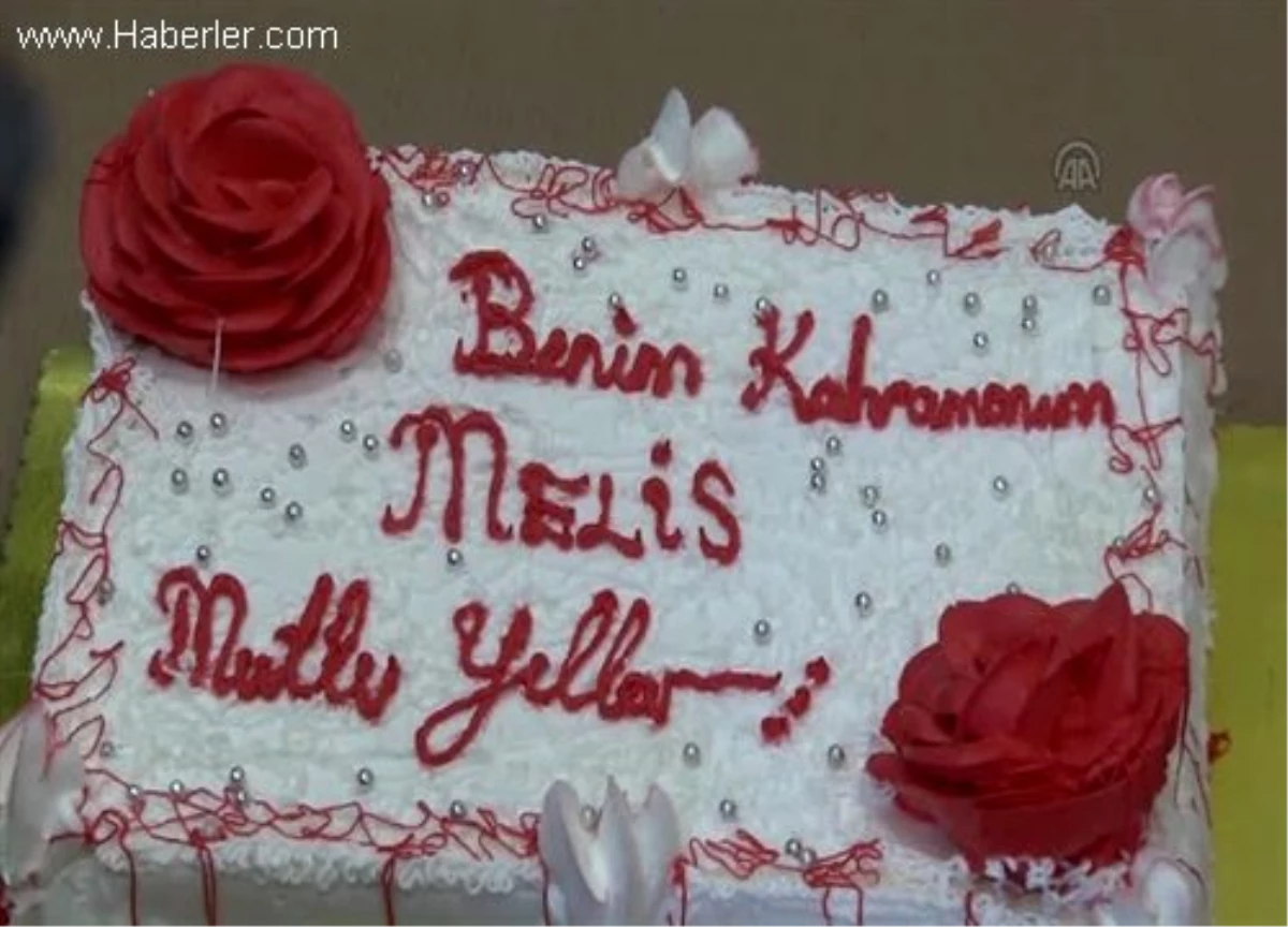Lösemi hastası Melis\'e doğum günü kutlaması