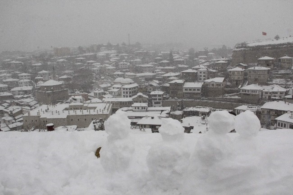 Safranbolu Evleri Beyaz Gelinliğini Giydi