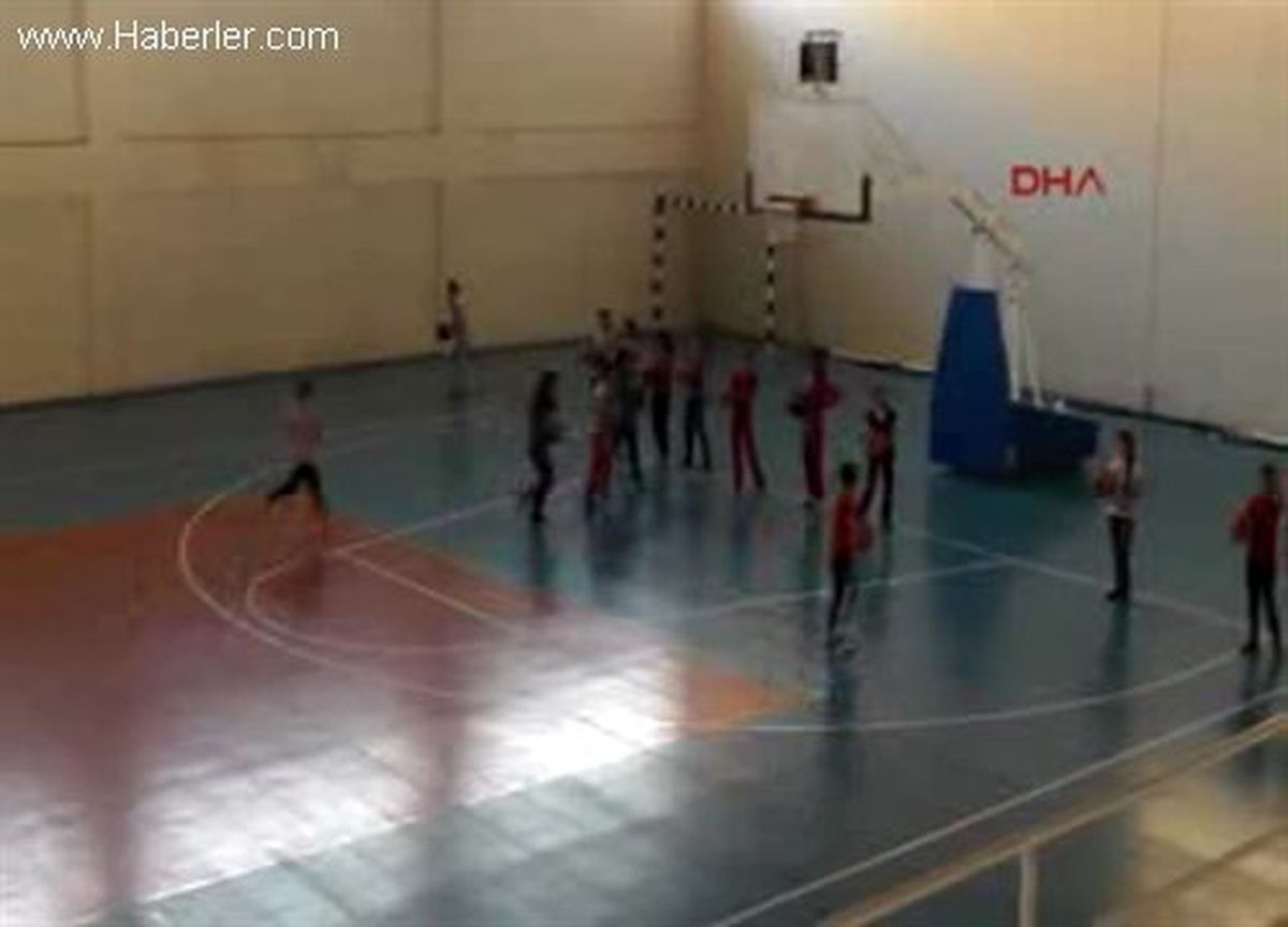 Silopi\'de Kızlar Basket Öğreniyor