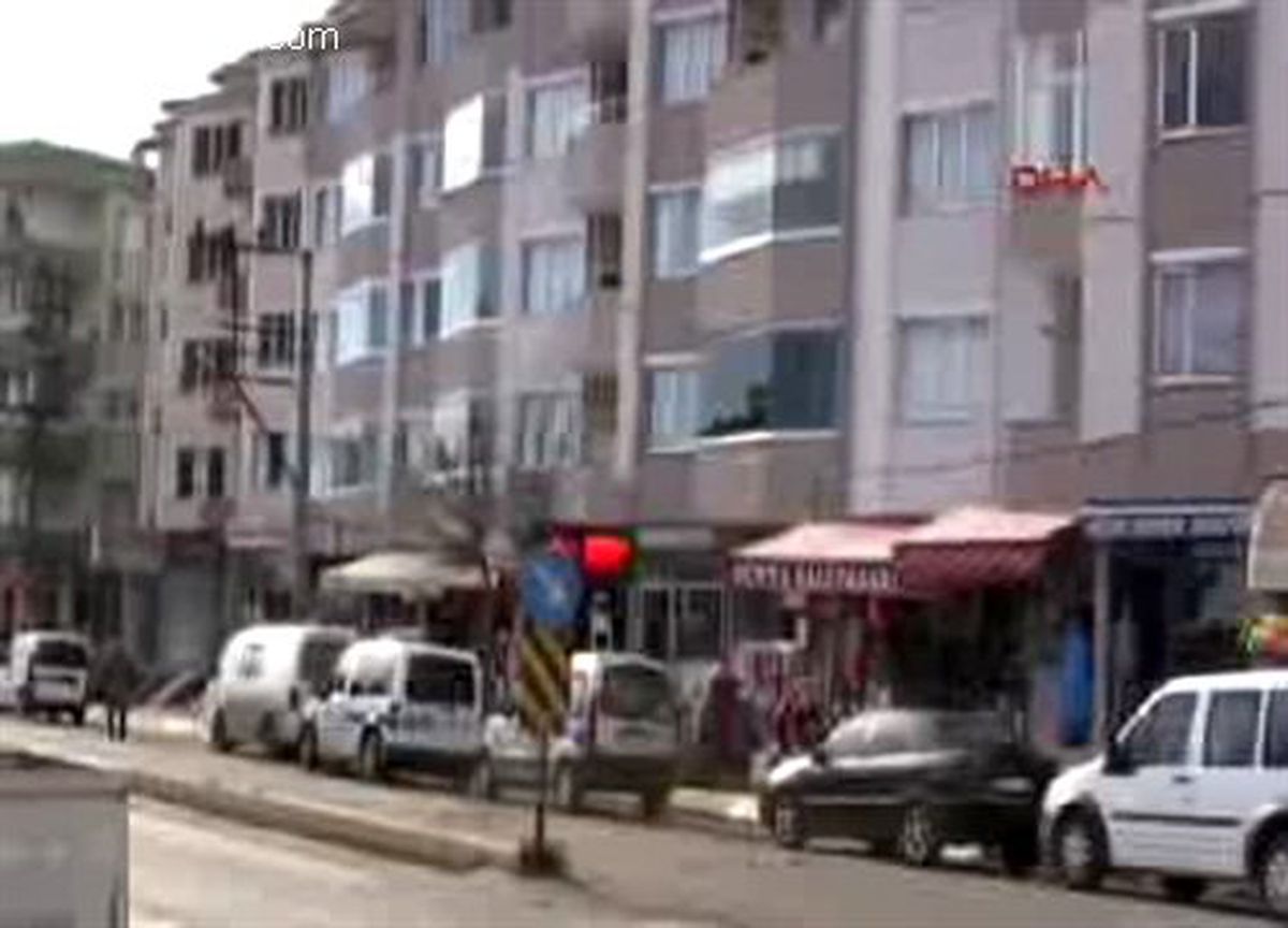 Tekirdağ Paralarını Alamayan İşçiler Çatıya Çıktı