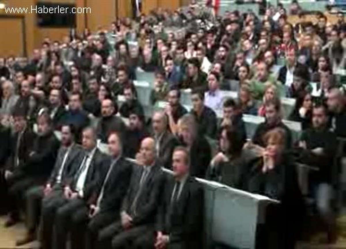 Ümit Özdağ Türkiye\'de Milli Kimlik Tehdit Altında