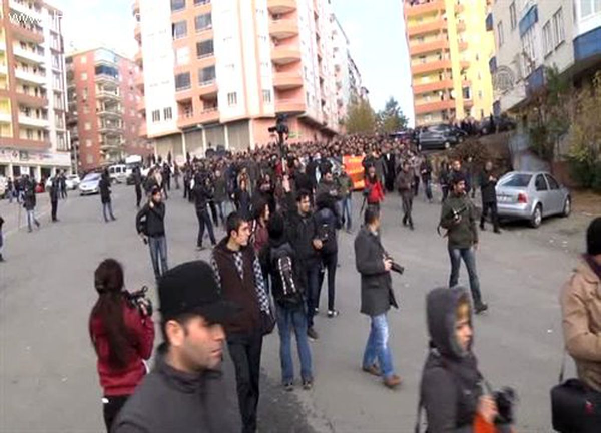 Yüksekova\'daki olayları protesto