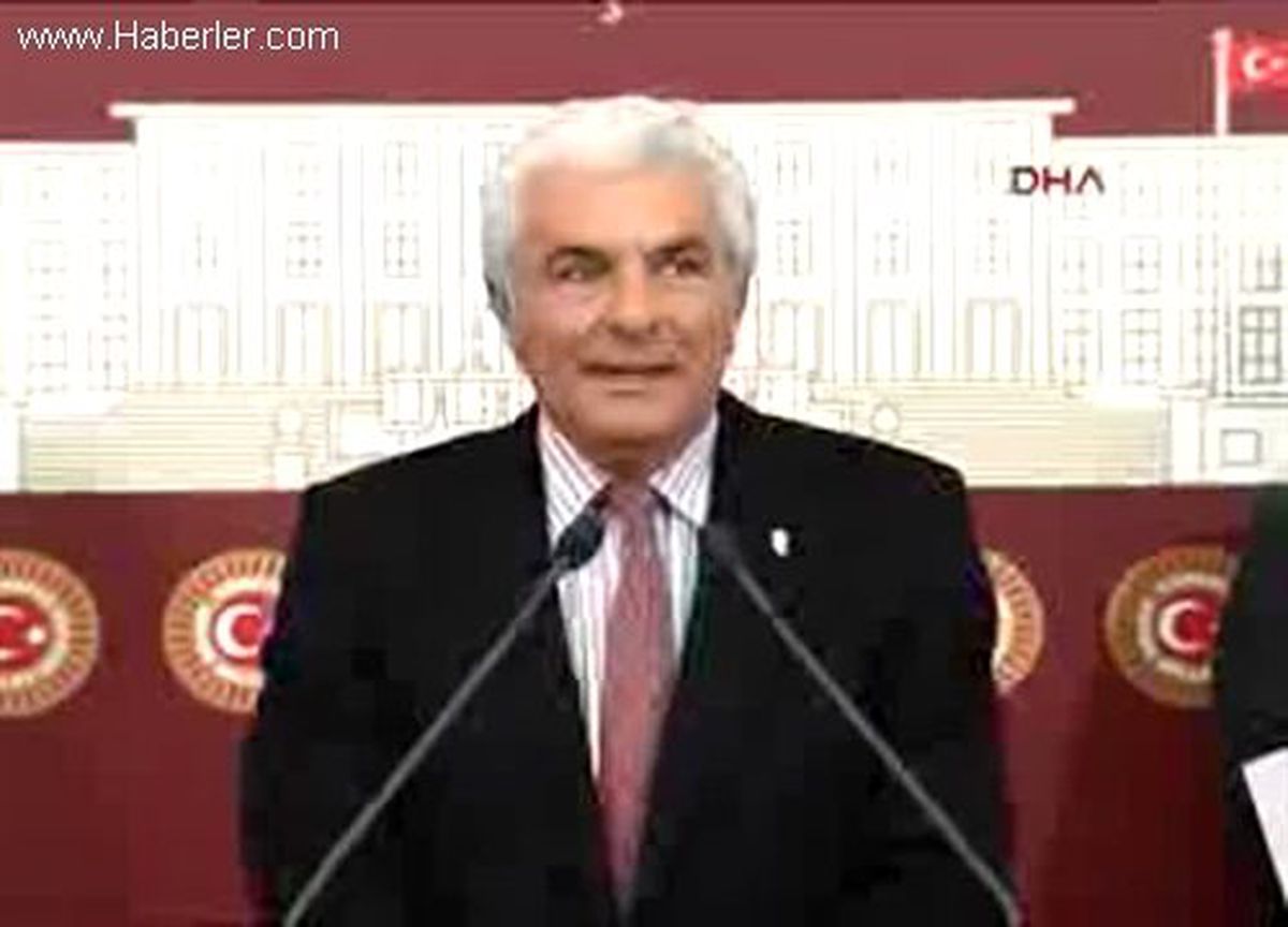 2meclis\'te Mozart\'ın \'Fa Majör Divertimento\'sunu Çalarak Tepkilerini Ortaya Koydular