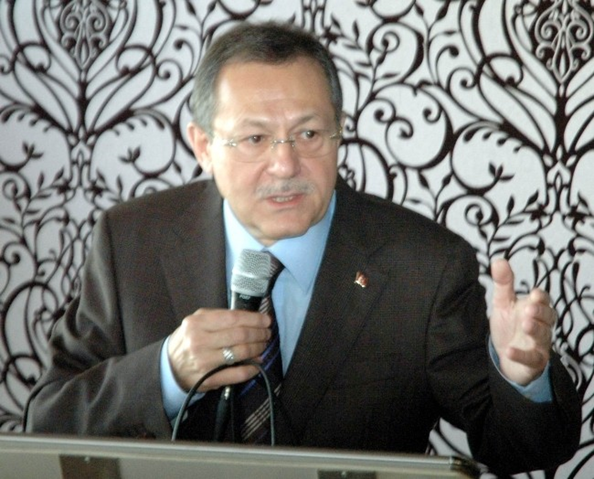 AK Parti\'den MHP ve CHP\'ye Büyükşehir Eleştirisi