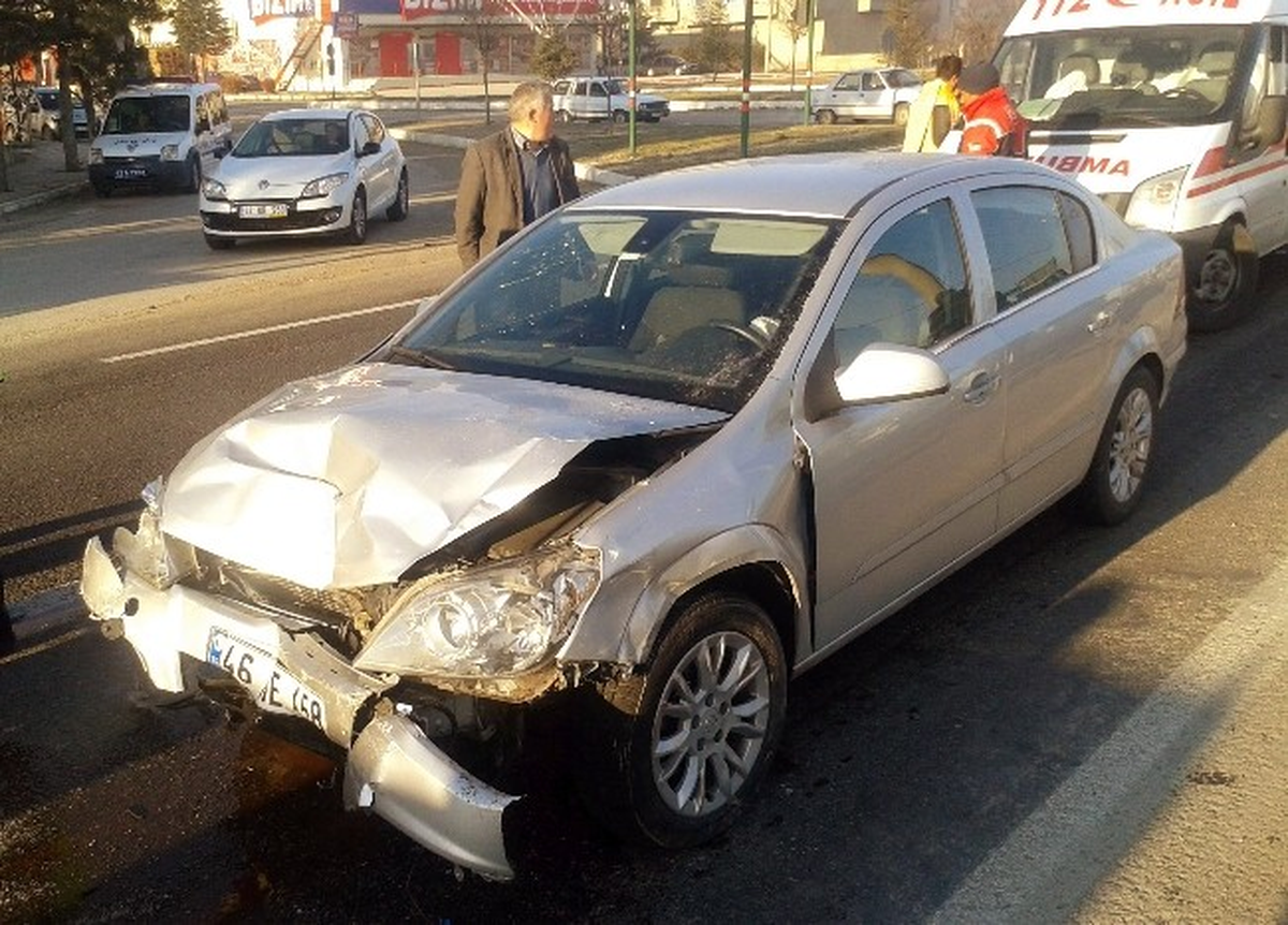 Akşehir\'de Trafik Kazası: 1 Ölü, 3 Yaralı