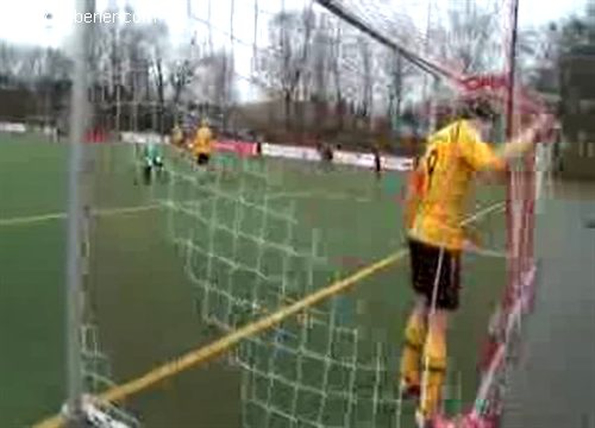 Alman Ligi\'nde İlk Yarının Gol Kraliçesi Arzu