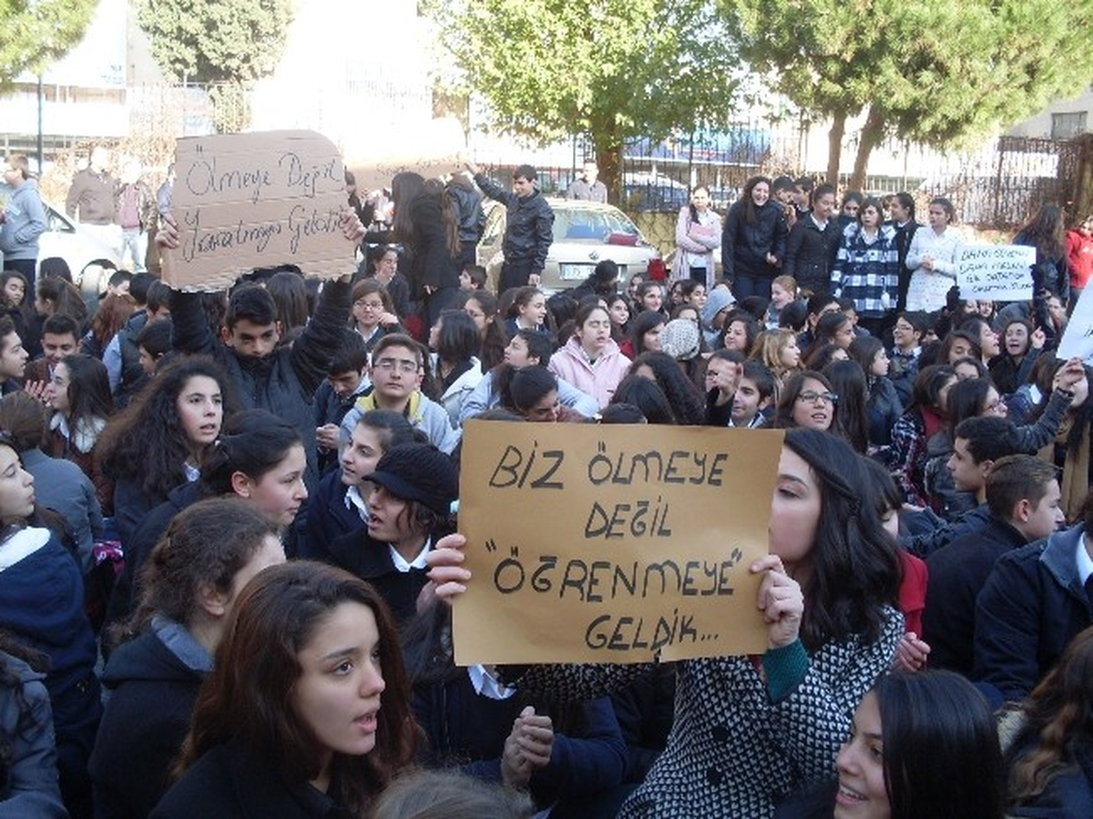 Arkadaşları Bıçaklanan Öğrenciler Ayağa Kalktı