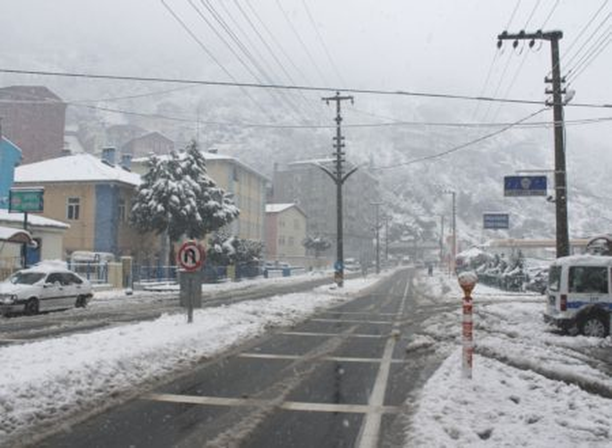 Artvin\'de Eğitime Kar Engeli