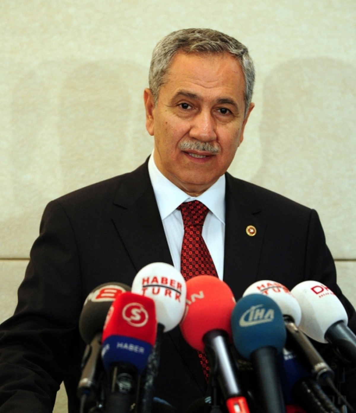 Bülent Arınç: Üç Yıl Önce Söylediklerim Şimdi Gerçekleşti