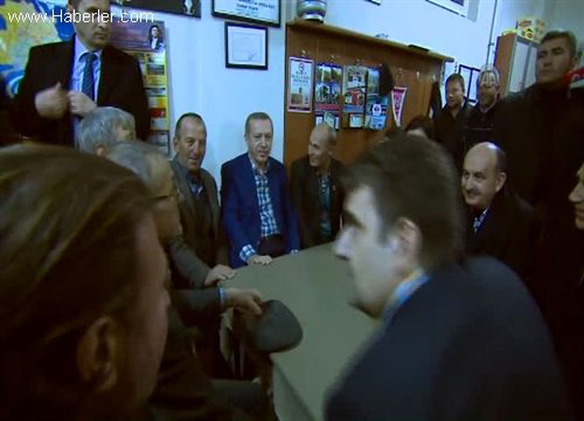 Başbakan Erdoğan\'ın kahvehane ziyareti