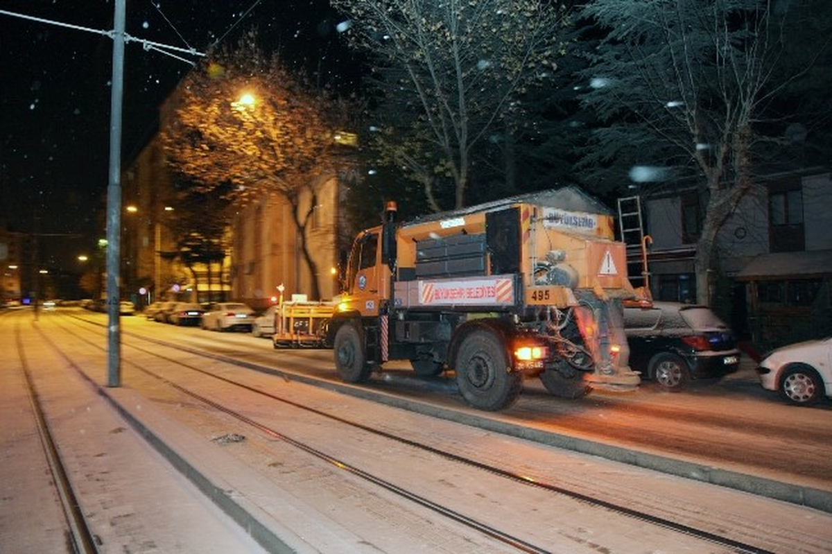 Büyükşehir Ekipleri Kar Teyakkuzunda