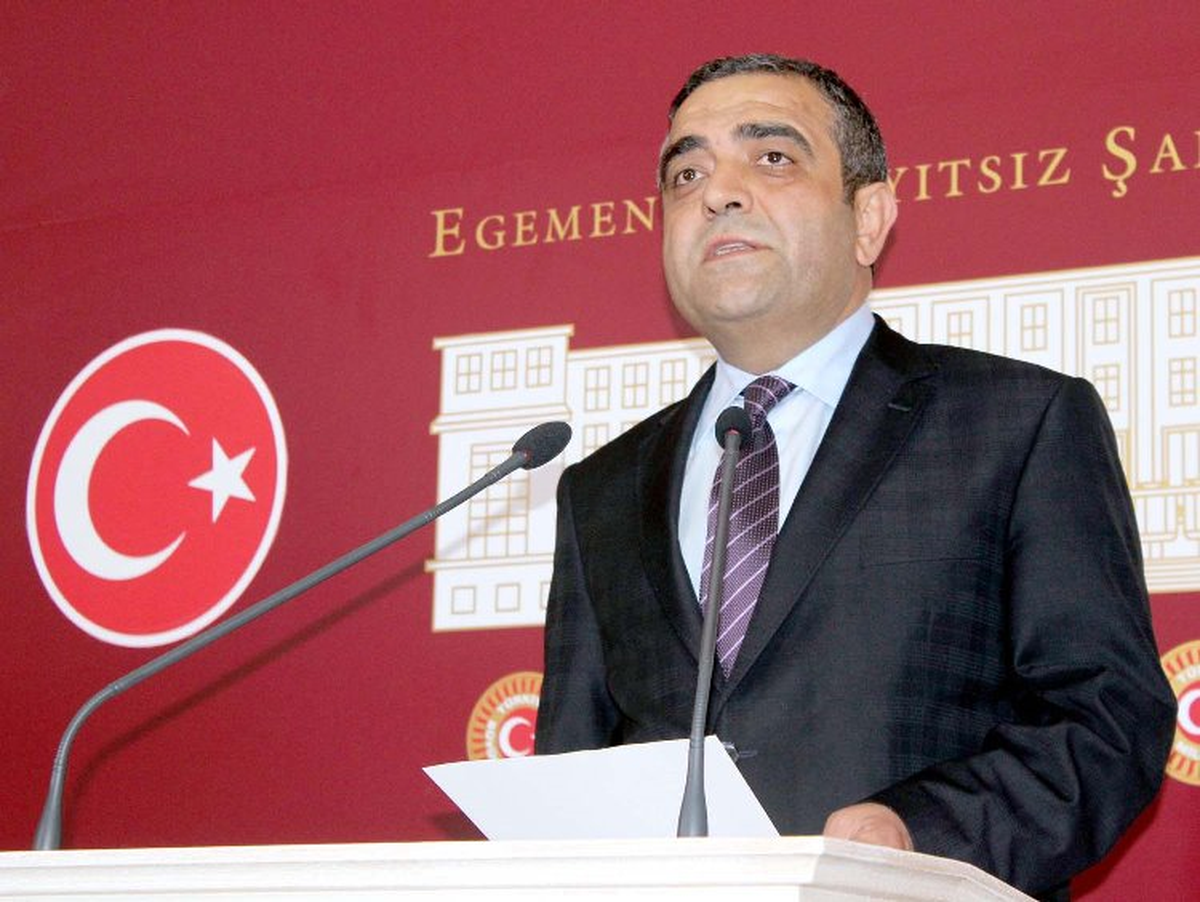 Chp\'li Tanrıkulu.Bir Kadının TBMM Koridorlarında Korumalar Tarafından Yerlerde Sürüklendiği...