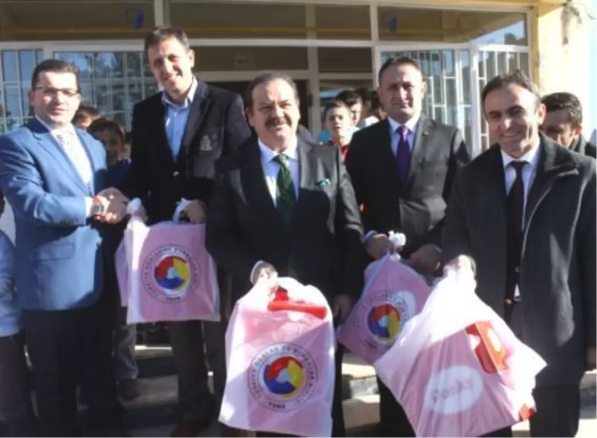 ÇTSO\'dan Yoksul Öğrencilere Kışlık Kıyafet Yardımı